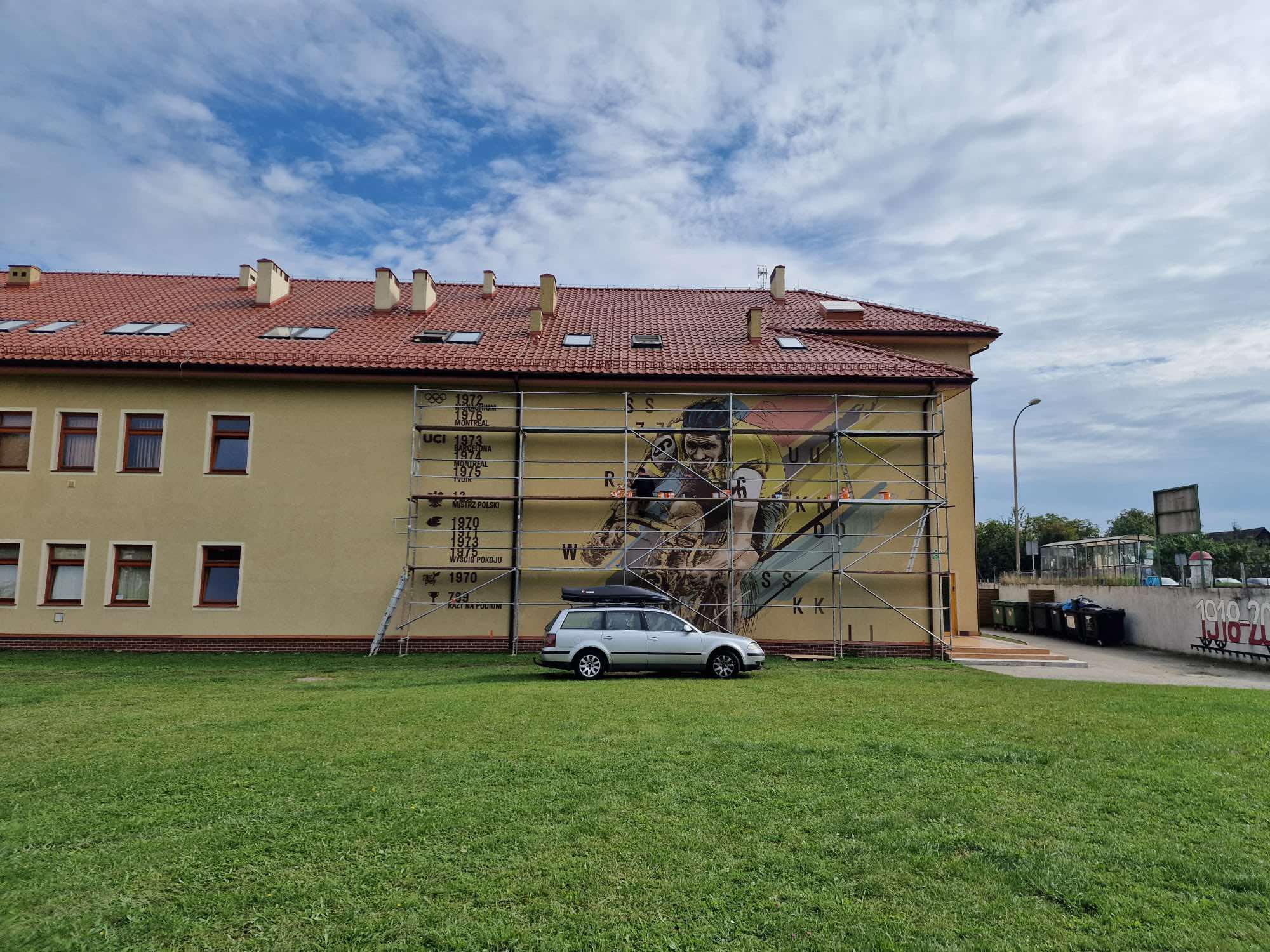 Mural Ryszarda Szurkowskiego w Krośnicach